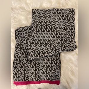 Michael Kors Women Signature Logo Scarf Black/grey/pink
